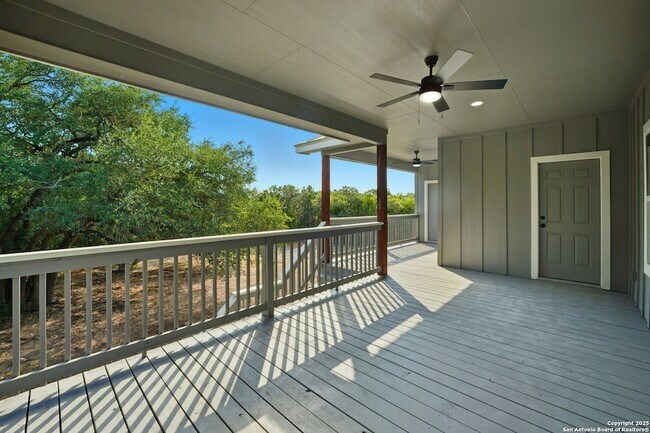 Building Photo - 207 Deer Oaks Dr