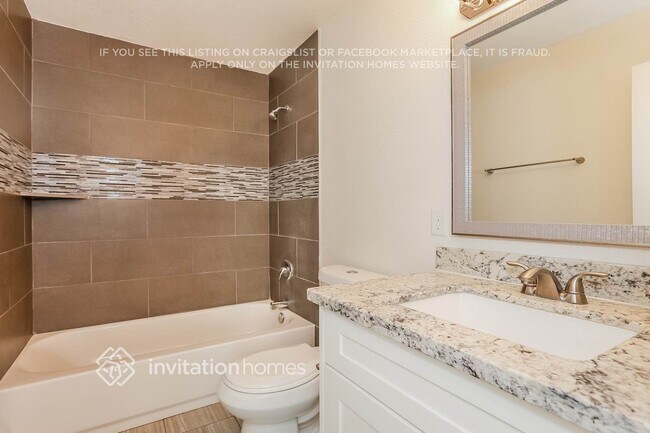 Building Photo - 2461 E Manhatton Dr