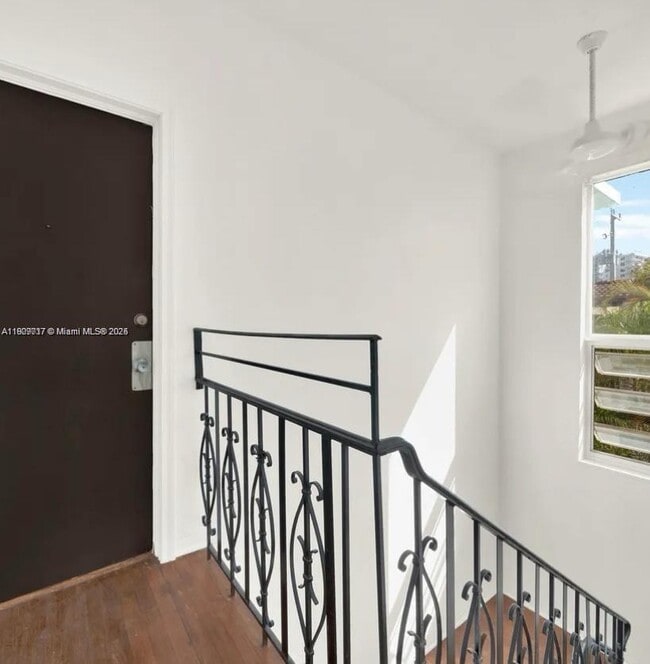 Building Photo - 315 W 28th St