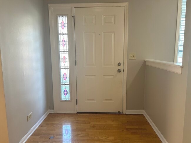 Building Photo - 1227 S Parkside Dr