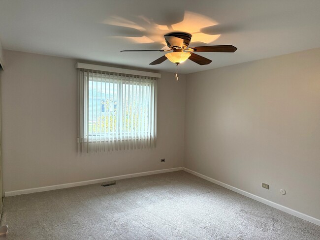 Building Photo - 933 Sagamore Dr