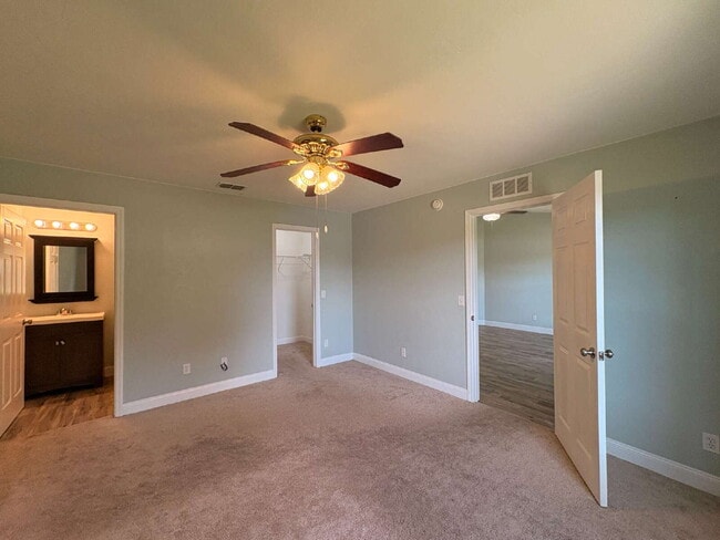 Building Photo - Charming Rental Home in Northwest Ocala – Comfort, Convenience & Value!