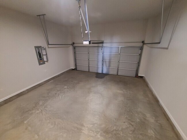 Building Photo - 3 Bed and 3 Bath Brand new ready for move-...