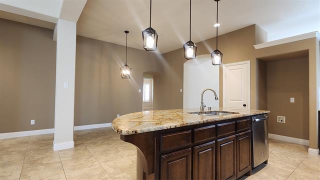 Building Photo - 5621 Grove Cove Dr