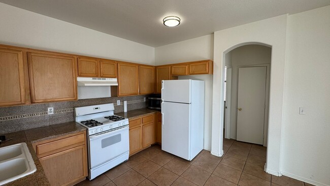 Building Photo - Gated 3 bedroom short term rental