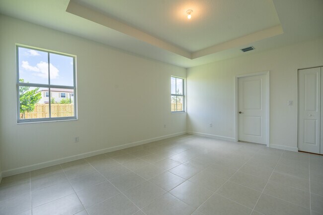 Building Photo - 2485 SE 29th Dr