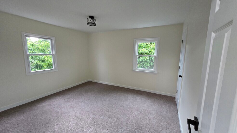 Building Photo - 2423 Bloomsdale Rd