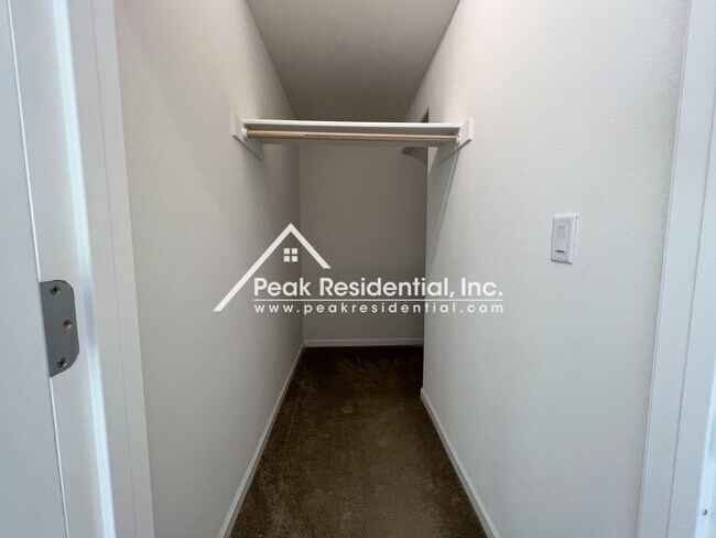 Building Photo - Newer 4bd/3ba Elk Grove Home with 2 Car Garage