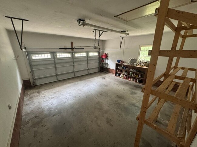 Building Photo - 483 Cambridge Way