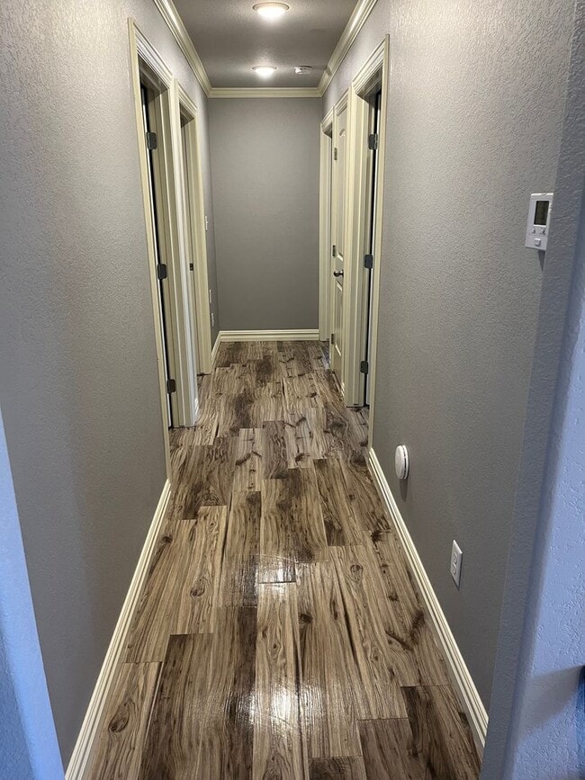 Building Photo - 3 bedroom duplex