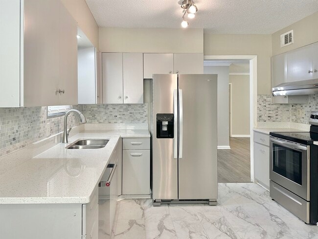 Building Photo - 141 N White Station Rd