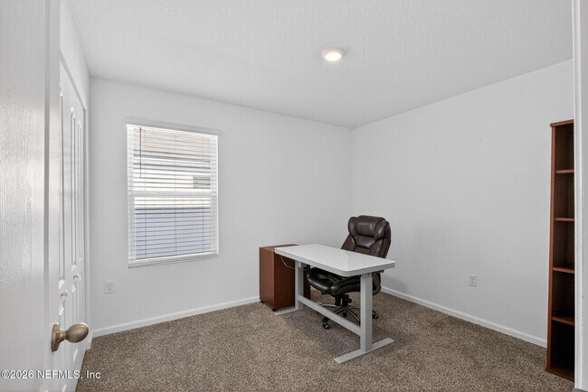 Building Photo - 163 Silver Birch St