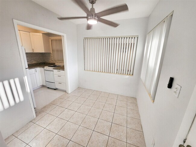 Building Photo - 505 S Ocean Dr