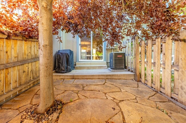 Building Photo - 8066 S Columbine Ct