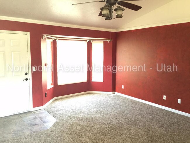 Building Photo - East Springville