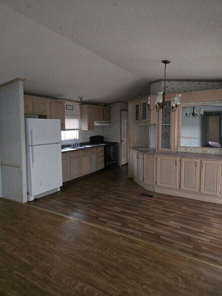 Building Photo - 930 LA-557
