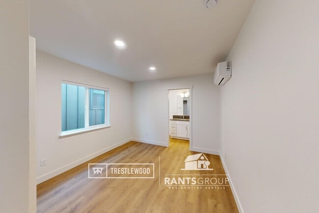 Building Photo - Easy I5 Access! 1 Bed ADU in Trestlewood!