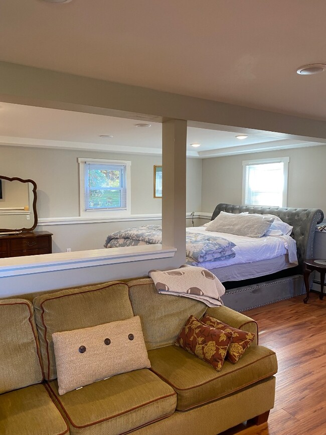 Building Photo - 67 Suncrest Terrace