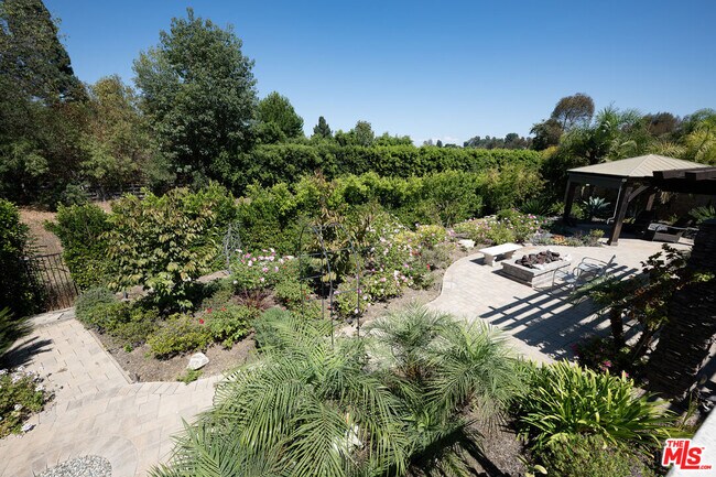 Building Photo - 9 Casaba Rd