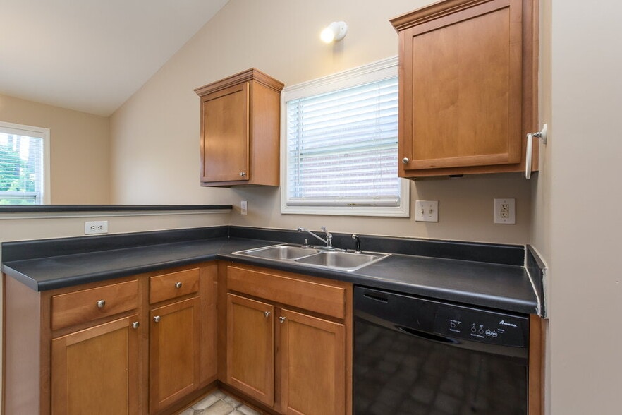 Building Photo - 2087 Peach Shoals Cir