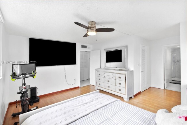 Building Photo - 3600 NE 170th St