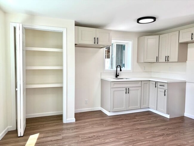 Building Photo - 1413 Ala Iolani St