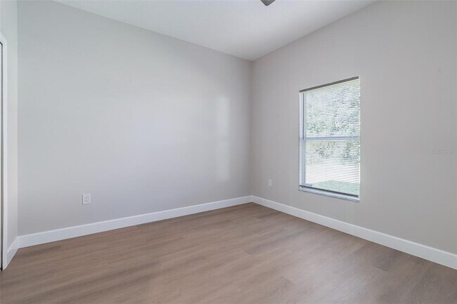 Building Photo - 32 Roxton Ln