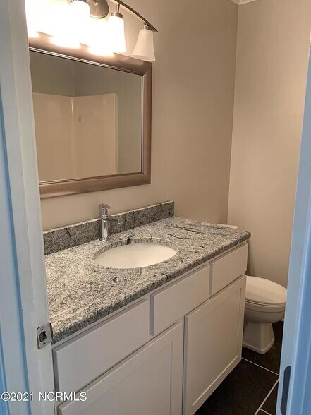 Building Photo - 8 Upton Ct