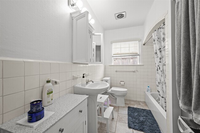 Building Photo - 2311 Addison Rd