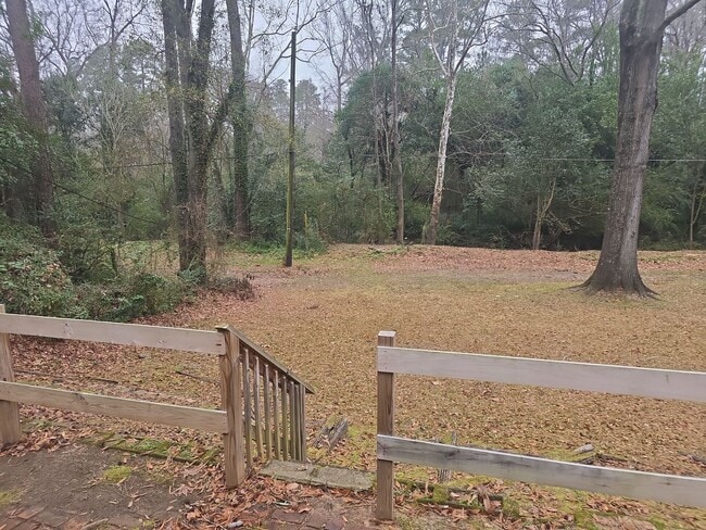 Building Photo - Great location