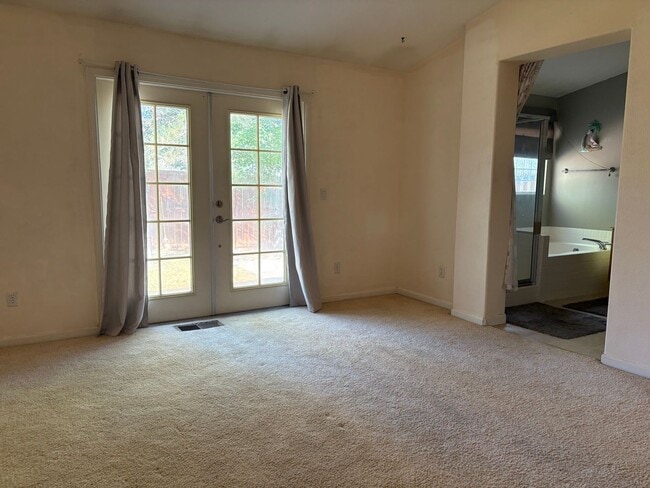 Building Photo - very nice 3 bedroom in North Valleys