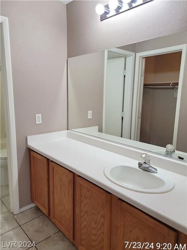Building Photo - BOULDER RANCH-TWO PRIMARY SIZED BEDROOMS!!!
