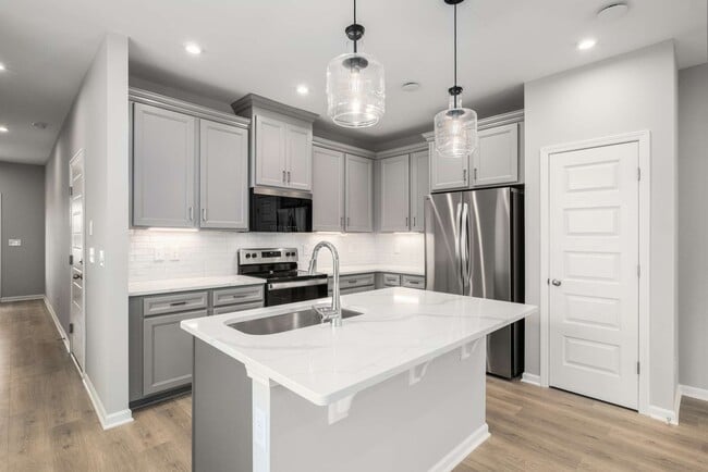 Building Photo - 5339 Bellflower Hls