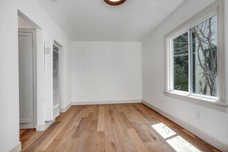 Building Photo - Beautiful 1 Bed / 1 Bath Apartment in the ...
