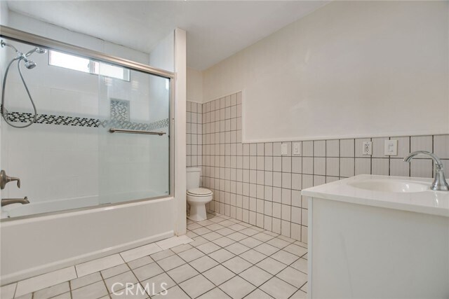 Building Photo - 1015 E Walnut Ave