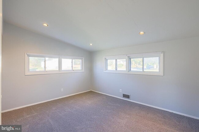 Building Photo - 2421 Lightfoot Dr