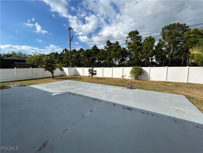 Building Photo - 1321 SW 25th St