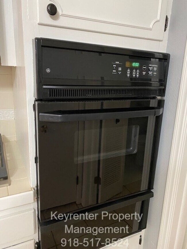 Building Photo - 3 Bed | 2 Full Bath | 31st & Memorial