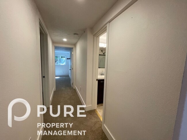 Building Photo - 0637-01PP