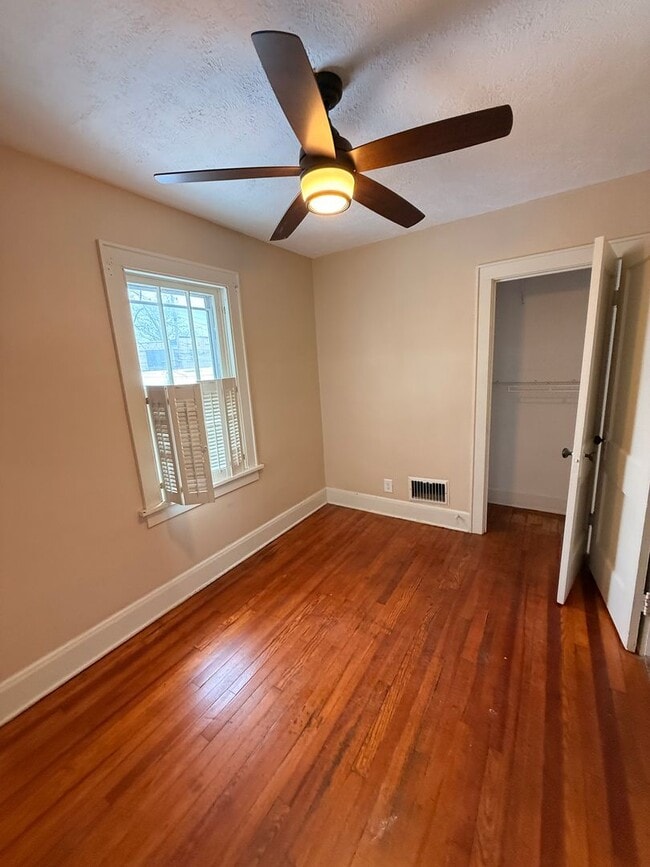 Building Photo - 3 Bedroom 2 1/2 Bathroom with one car detached garage