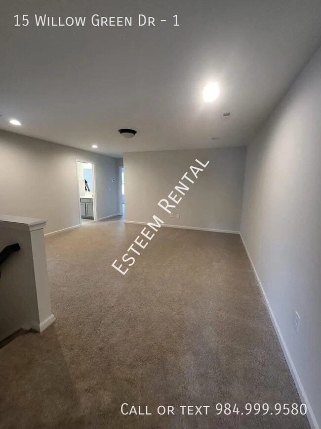 Building Photo - 15 Willow Green Dr