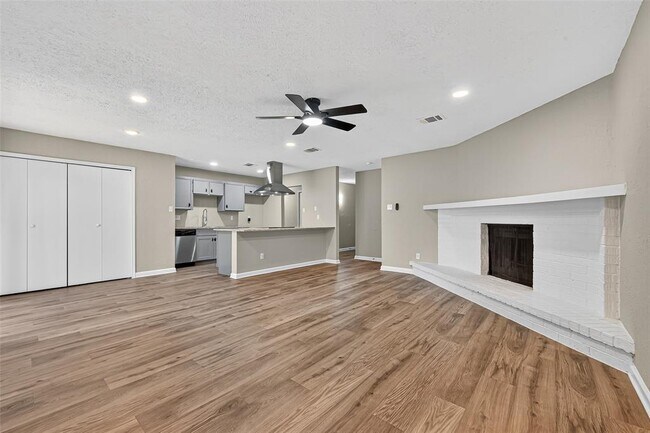 Building Photo - 17518 Autumn Hills Dr
