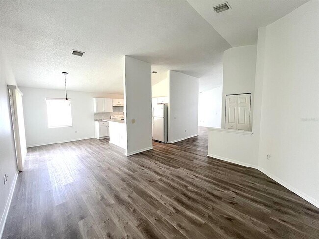 Building Photo - 113 Eastwood Dr