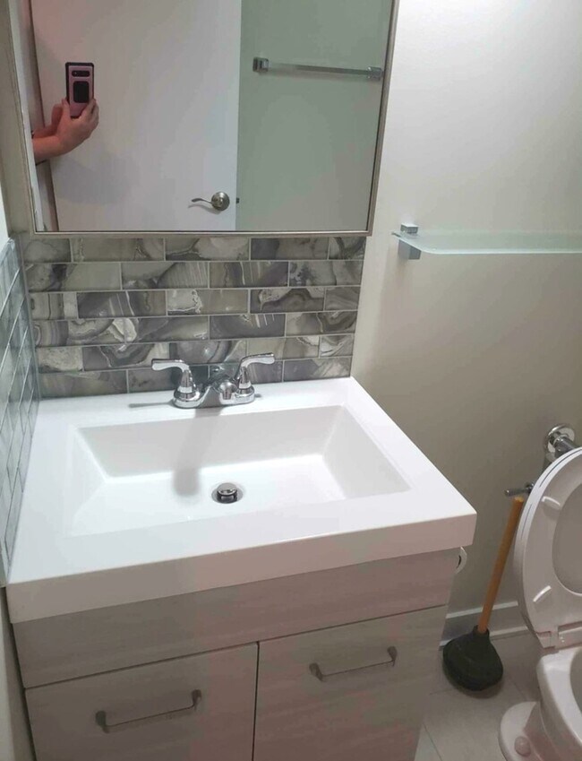 Building Photo - 3550 N Lake Shore Dr