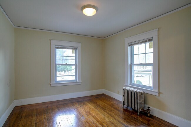 Building Photo - 123 Warren Ave