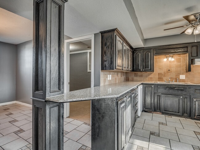 Building Photo - 2520 SW 68th St