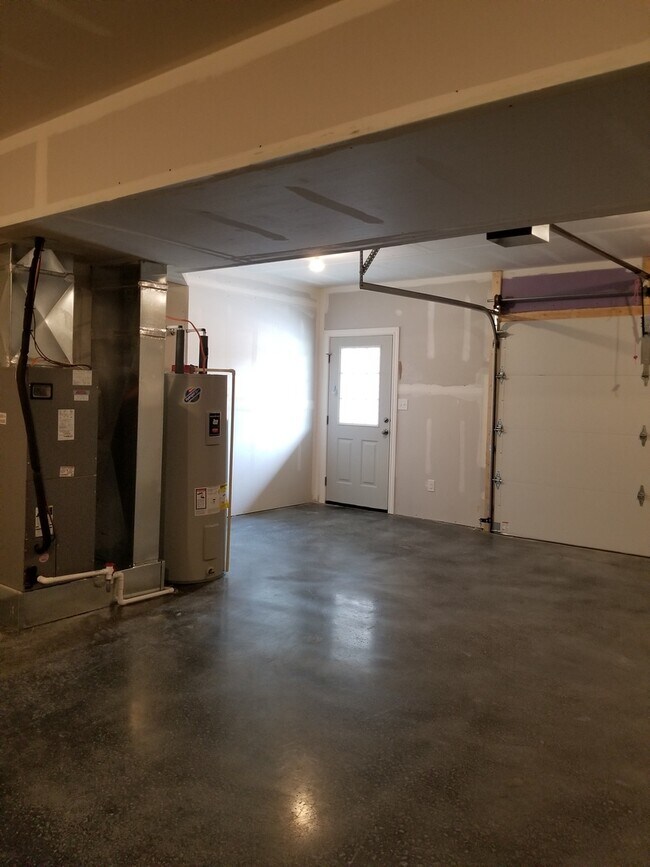 Building Photo - Beautiful and Modern 3 Bed 2.5 bath Home!