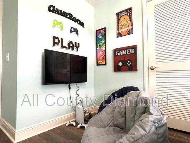 Building Photo - 9004 Polly Ave