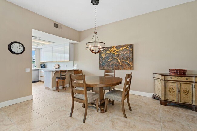 Building Photo - 20 Pebble Beach Dr