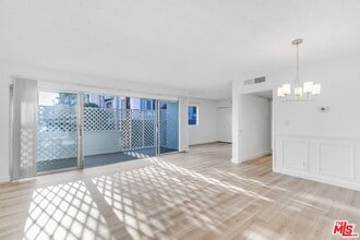 Building Photo - 825 S Gretna Green Way